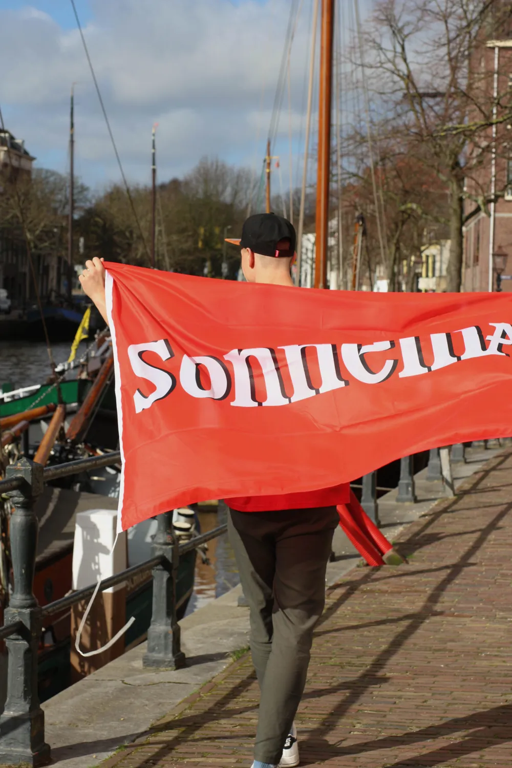 Sonnema Berenburg Vlag 100x150 cm rood-wit