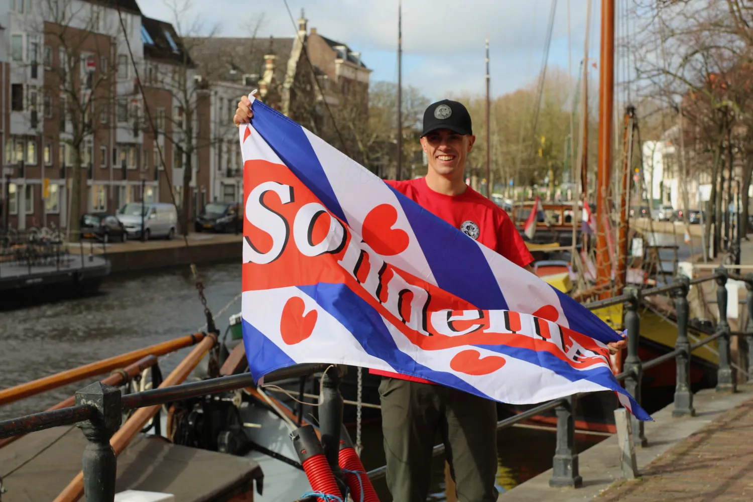Sonnema Berenburg Friese vlag 100x150 cm rood wit blauw