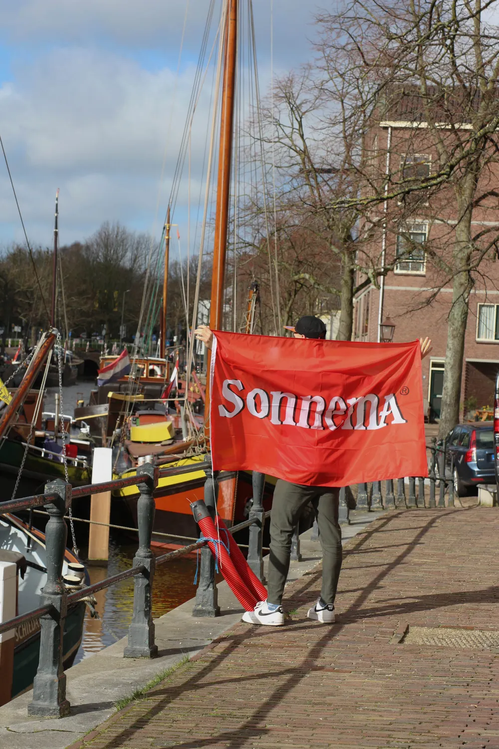 Sonnema Berenburg Vlag 100x150 cm rood-wit